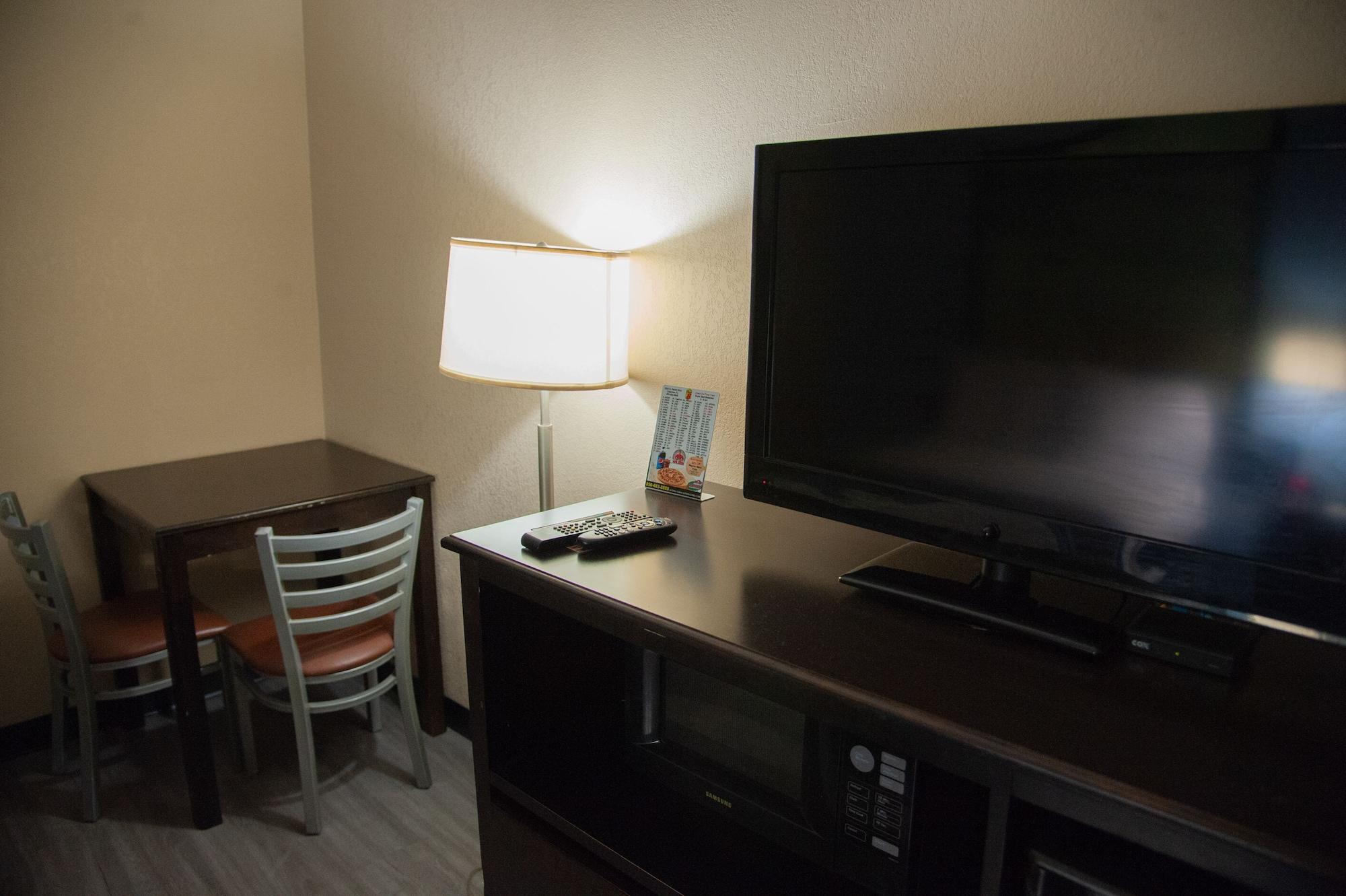 ซูเปอร์ 8 บาย วินด์แฮม เครสต์วิว Hotel เครสต์วิลล์ ภายนอก รูปภาพ