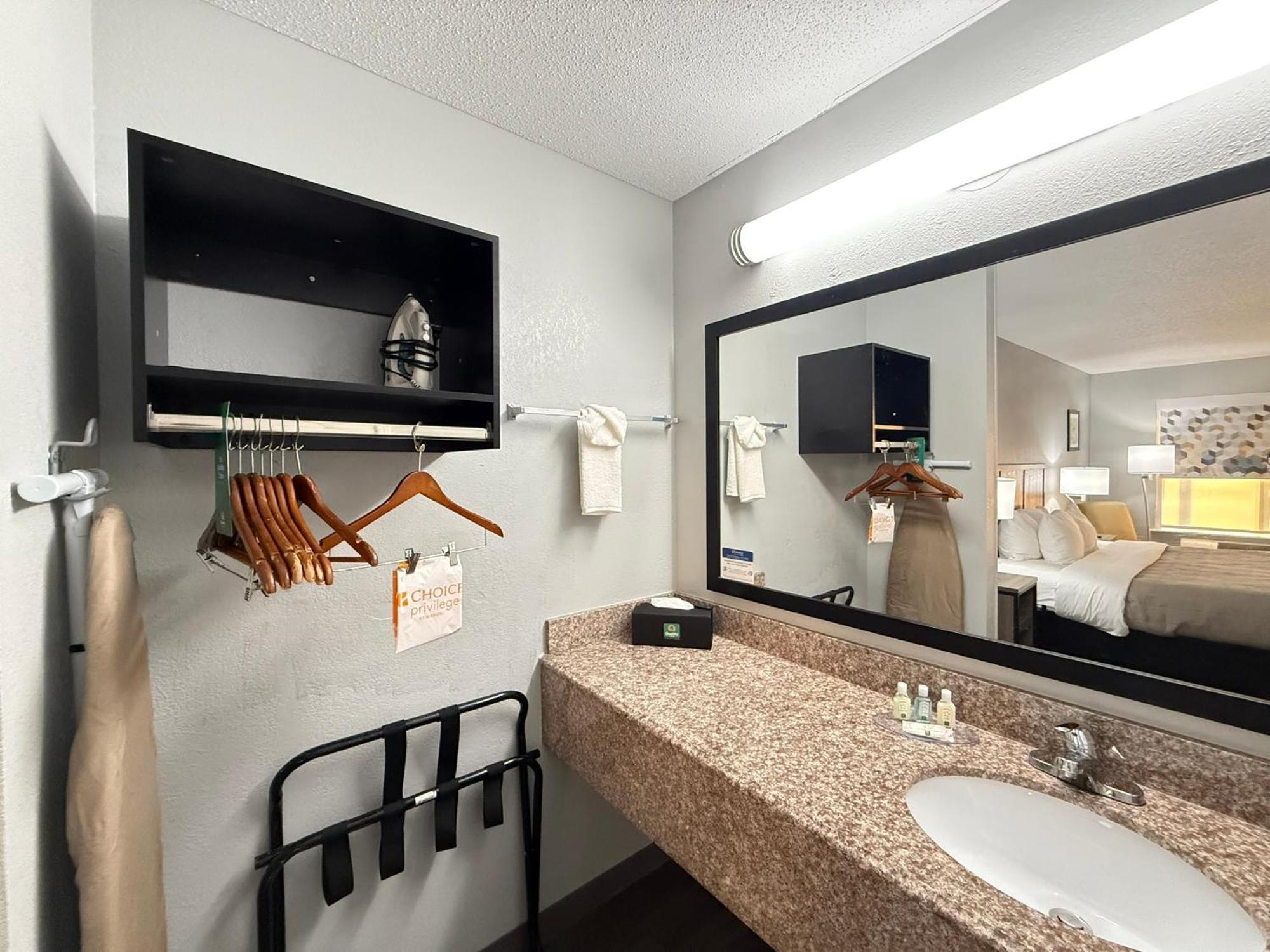 ซูเปอร์ 8 บาย วินด์แฮม เครสต์วิว Hotel เครสต์วิลล์ ภายนอก รูปภาพ